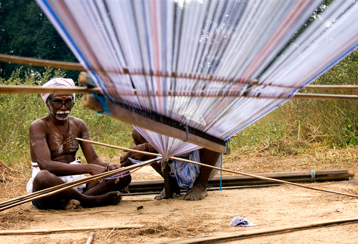 Weaver_in_India