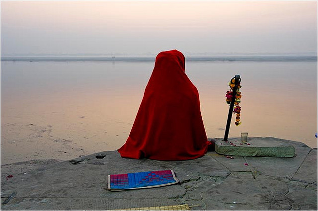 Sadhu-Meditating-on-the-Bank-of-the-Ganges