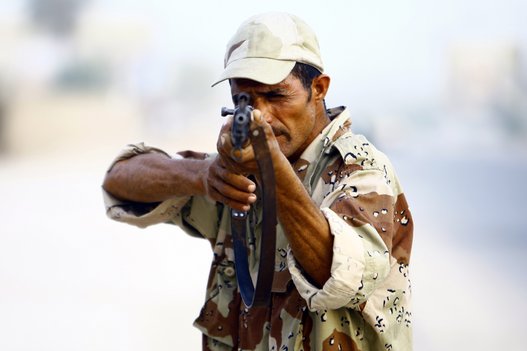 An Iraqi Shiite fighter, loyal to Muslim Shiite cleric Moqtada al-Sadr, takes part in military and first aid training on Aug. 19, 2014 in Najaf, central Iraq. (HAIDAR HAMDANI/AFP/Getty Images)