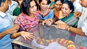 IAS officer's kin threaten suicide; autopsy says no foul play