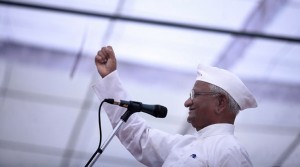 Hazare postpones stir against land bill