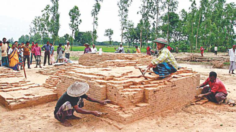 The relics of an 1100-year-old Hindu temple at Maherpur village in Bochaganj upazila, Dinajpur. A team of archaeologists from Jahangirnagar University is now excavating the site. Photo: Kangkan Karmakar – Daily Star, Dhaka.