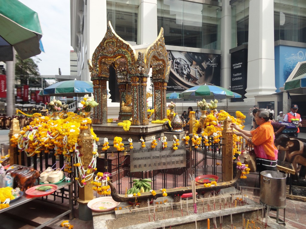 dsc02786-the-four-faced-brahma-phra-phrom-statue-at-the-erawan-shrine-bangkok