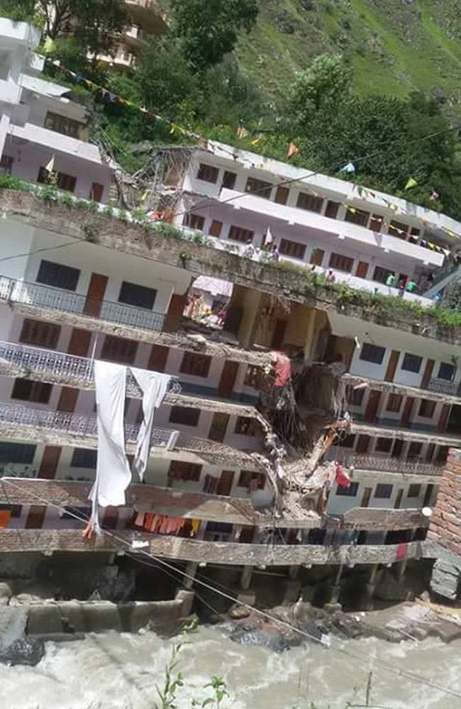 manikaran-landslide_1_081815042203