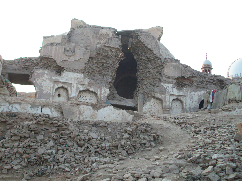 Bhagat Prahlad Mandir and the shrine of Shah Rukn-e-Alam in the background Credit: Alie Imran