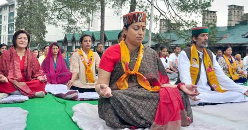 smriti-irani-yoga-schools