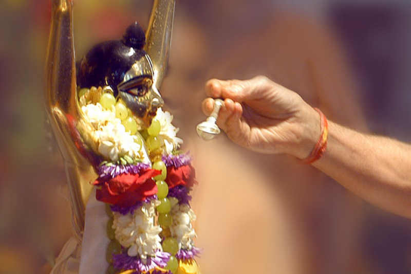 DARSHAN-AND-SIGNIFICANCE-OF-DEITY-WORSHIP-IN-HINDUISM