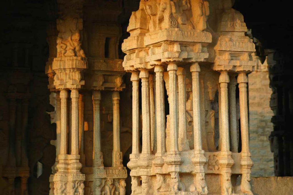 Singing-Pillars-Vijayanagara-hampi