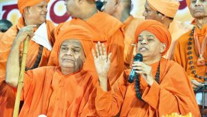 Lingayat-seers-come-out-in-support-of-Siddaramaiah-